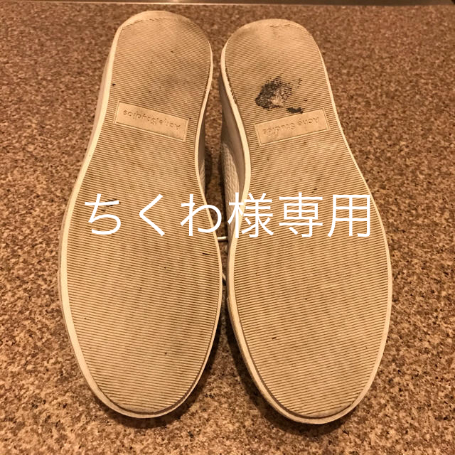 ACNE(アクネ)の人気　完売　アクネ　スニーカー　本革　37 フェイスプレート付　白 レディースの靴/シューズ(スニーカー)の商品写真