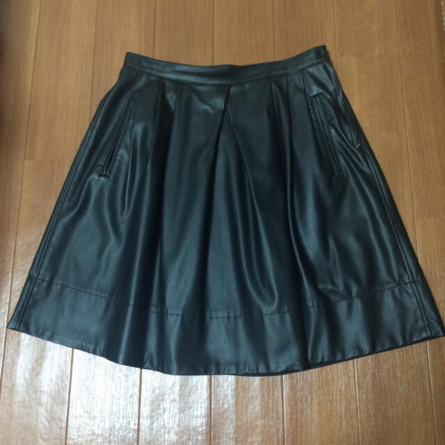 TOMORROWLAND(トゥモローランド)のMACPHEE♡フェイクレザースカート レディースのスカート(ひざ丈スカート)の商品写真