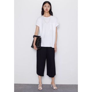 ザラ(ZARA)の新品☆ZARA ザラ スリット入りフレアーパンツ(カジュアルパンツ)