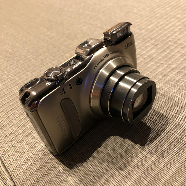 富士フイルム(フジフイルム)のFUJIFILM FINPIX F550 EXR最終値下げ スマホ/家電/カメラのカメラ(コンパクトデジタルカメラ)の商品写真