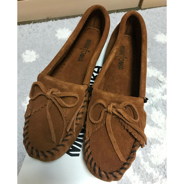 Minnetonka(ミネトンカ)の【新品未使用】ミネトンカ モカシン ブラウン レディースの靴/シューズ(スリッポン/モカシン)の商品写真