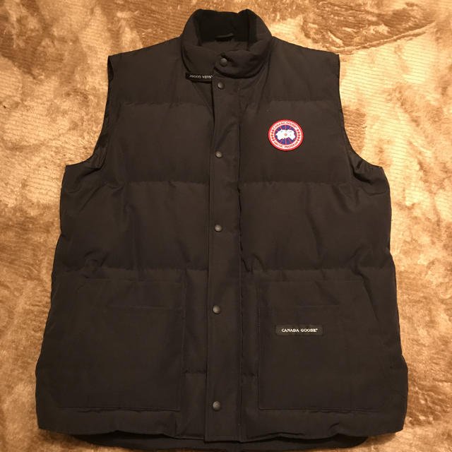 CANADA GOOSE(カナダグース)のカナダグース フリースタイル　ダウンベスト　XL ネイビー メンズのジャケット/アウター(ダウンベスト)の商品写真