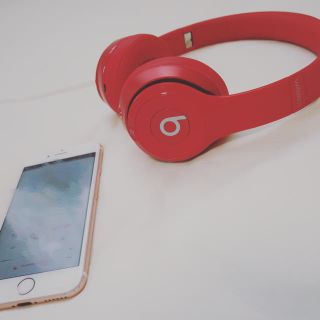 ビーツバイドクタードレ(Beats by Dr Dre)のbeats solo2レッド　(ヘッドフォン/イヤフォン)