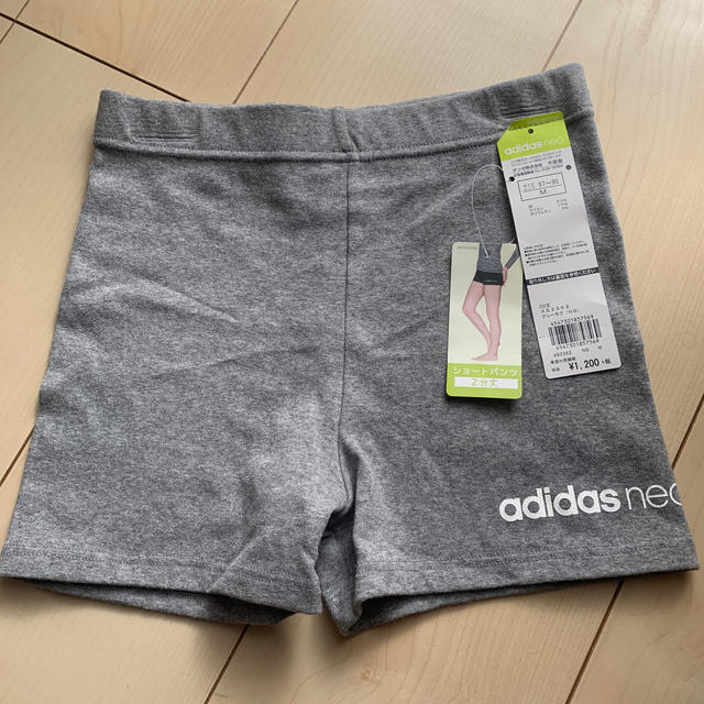 adidas(アディダス)のアディダス　ショートパンツ レディースのパンツ(ショートパンツ)の商品写真