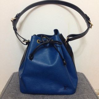ヴィトン(LOUIS VUITTON) エピ バッグ(ブルー・ネイビー/青色系)の ...