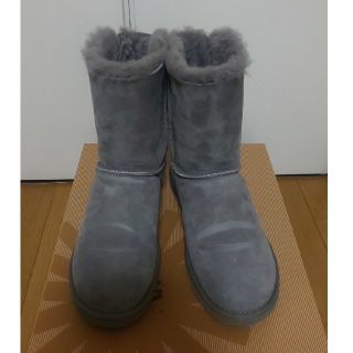 アグ(UGG)のUGG BAILEY BOW GREY ムートンブーツ グレー(ブーツ)