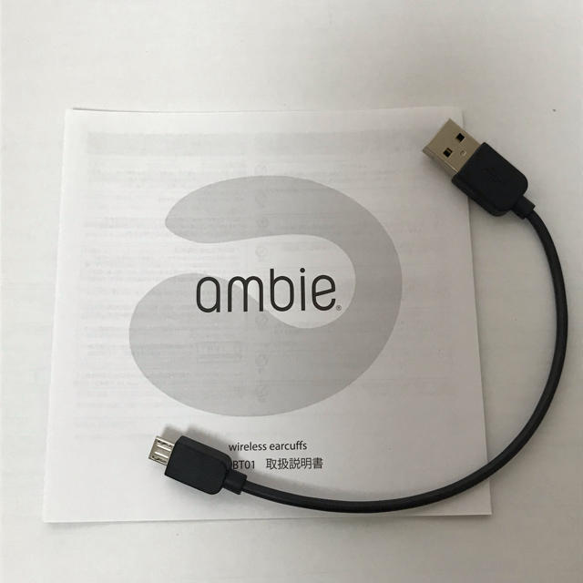 ambie wireless earcuffs ワイヤレスイヤーカフ 黒 スマホ/家電/カメラのオーディオ機器(ヘッドフォン/イヤフォン)の商品写真