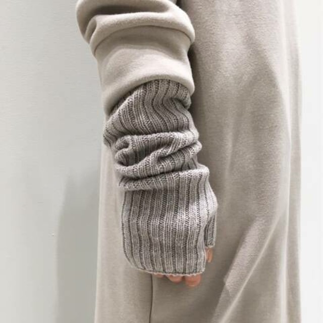 L'Appartement DEUXIEME CLASSE(アパルトモンドゥーズィエムクラス)のアパルトモン Johnstons/ジョンストンズ KNIT GLOVE レディースのファッション小物(手袋)の商品写真