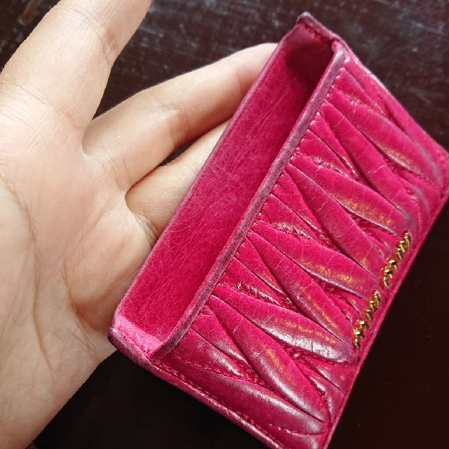 miumiu(ミュウミュウ)のmiumiu 中古 パスケース カードケース レディースのファッション小物(パスケース/IDカードホルダー)の商品写真