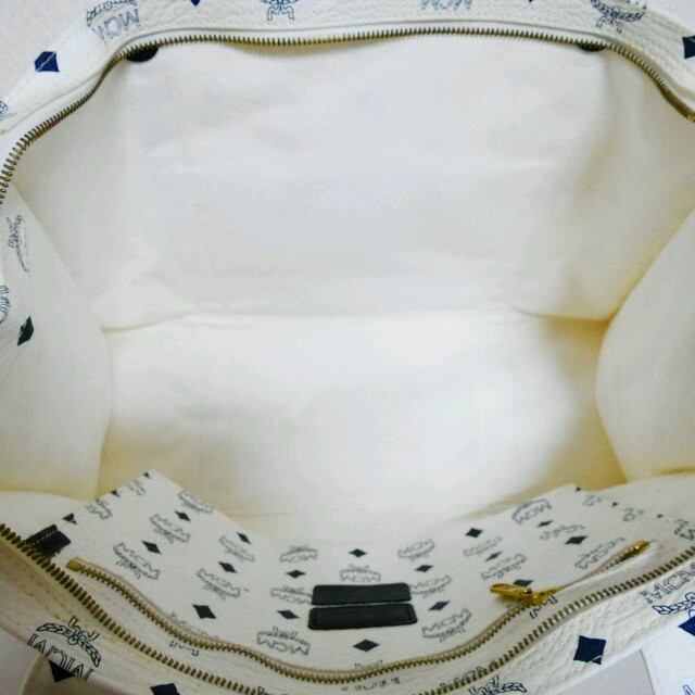 MCM(エムシーエム)のMCM ショルダーバッグ ホワイト レディースのバッグ(ショルダーバッグ)の商品写真