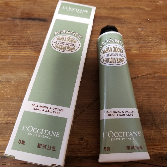 L'OCCITANE(ロクシタン)の未使用　ロクシタン　ハンドクリーム　AMANDE コスメ/美容のボディケア(ハンドクリーム)の商品写真