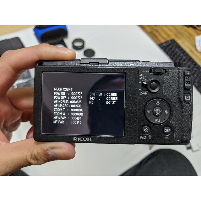 RICOH(リコー)のRicoh GR 2 中古（美品）フード・ケースなどのおまけ付き スマホ/家電/カメラのカメラ(コンパクトデジタルカメラ)の商品写真