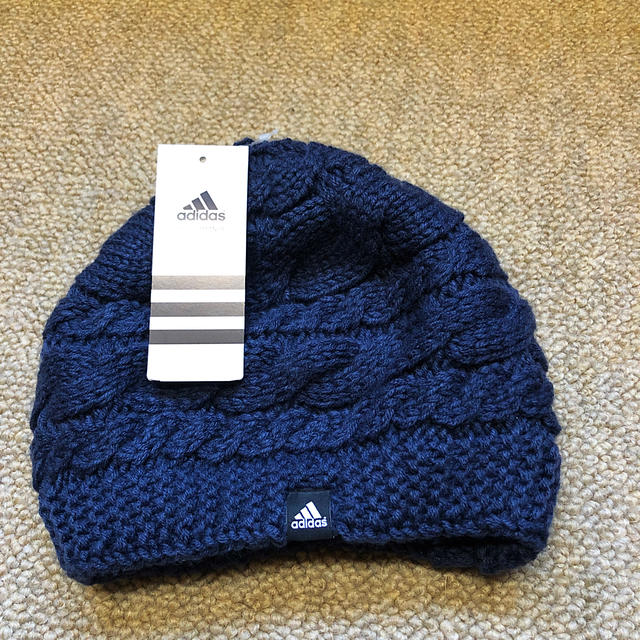 adidas(アディダス)の新品！adidas(アディダス)ニット帽 レディースの帽子(ニット帽/ビーニー)の商品写真