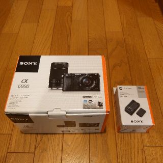 ソニー(SONY)のSONY α6000ダブルズームレンズキット   保証書・予備バッテリー付き(ミラーレス一眼)