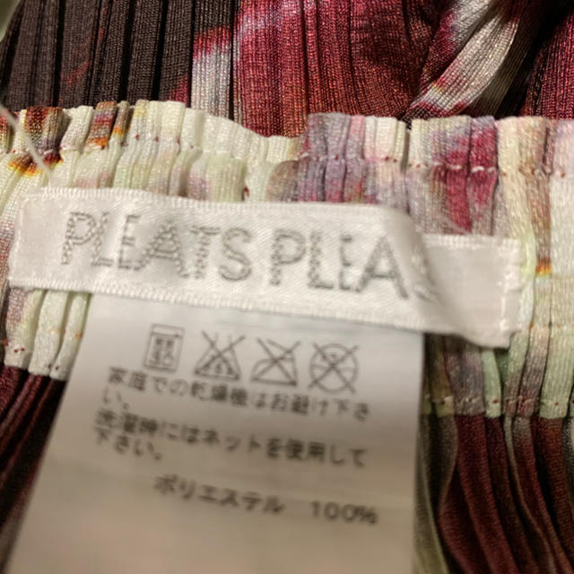 PLEATS PLEASE ISSEY MIYAKE(プリーツプリーズイッセイミヤケ)の専用プリーツプリーズのガラパンツ レディースのパンツ(カジュアルパンツ)の商品写真