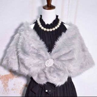 新品❤️ブローチつき♪ファーケープ グレー 結婚式 ドレス ファーボレロ 羽織り(その他)