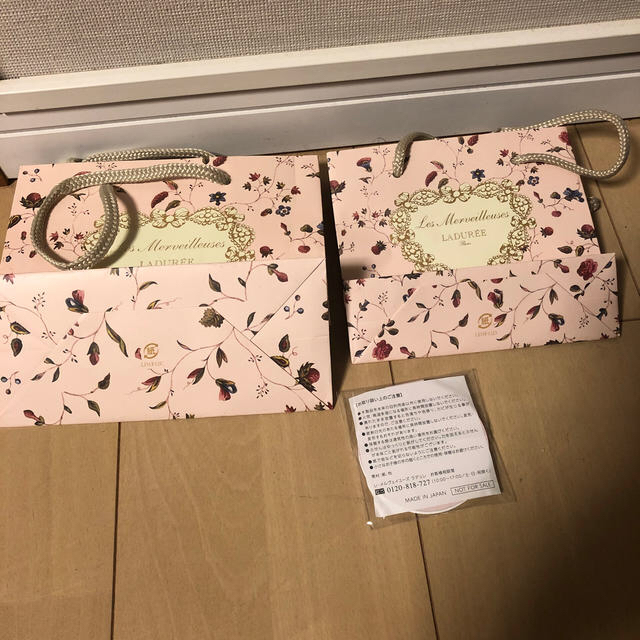 LADUREE(ラデュレ)のラデュレ 紙袋2つ、付箋 レディースのバッグ(ショップ袋)の商品写真