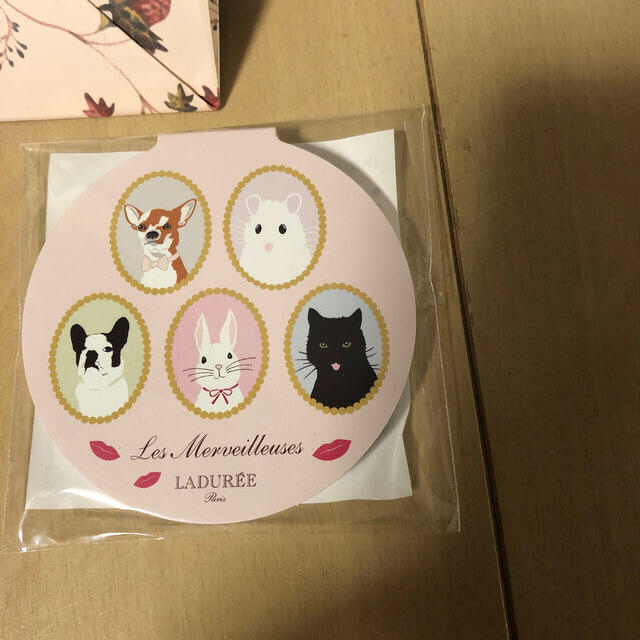 LADUREE(ラデュレ)のラデュレ 紙袋2つ、付箋 レディースのバッグ(ショップ袋)の商品写真