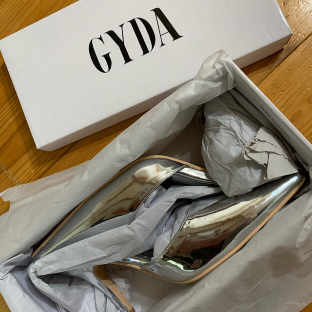 GYDA(ジェイダ)の新品未使用　ジェイダ　GYDA  シルバー　パンプス　ミュール レディースの靴/シューズ(ハイヒール/パンプス)の商品写真