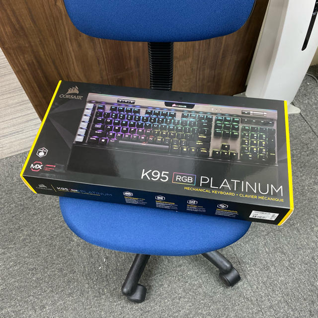 Corsair K95 RGB PLATINUM (US) スマホ/家電/カメラのPC/タブレット(PC周辺機器)の商品写真