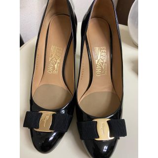 サルヴァトーレフェラガモ(Salvatore Ferragamo)のSalvatore Ferragamo ヴァラ　パンプス　ブラック(ハイヒール/パンプス)