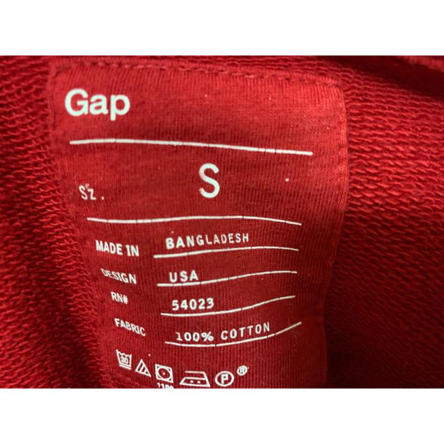 GAP(ギャップ)のGAP レッド パーカー  レディースのトップス(パーカー)の商品写真