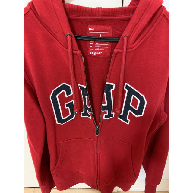 GAP(ギャップ)のGAP レッド パーカー  レディースのトップス(パーカー)の商品写真