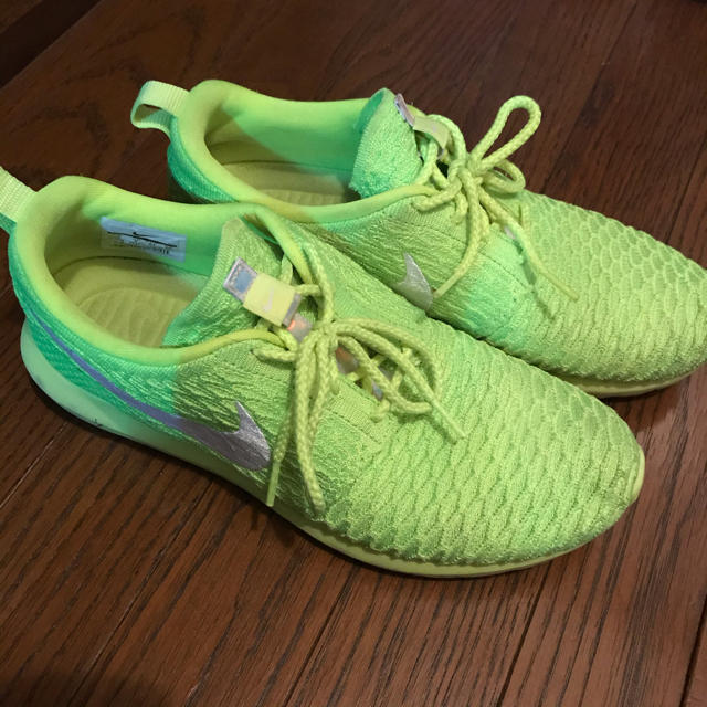 Nike Nikeローシフライニット 蛍光イエロー 値段交渉ありの通販 By おなぴ S Shop ナイキならラクマ Nike Nikeローシフライニット 蛍光イエロー 値段交渉ありの通販 By おなぴ S Shop ナイキならラクマ