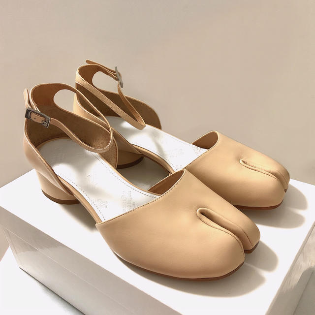 Maison Martin Margiela(マルタンマルジェラ)のMaison Margiela 足袋 パンプス フラットシューズ 37.5 新品 レディースの靴/シューズ(ハイヒール/パンプス)の商品写真