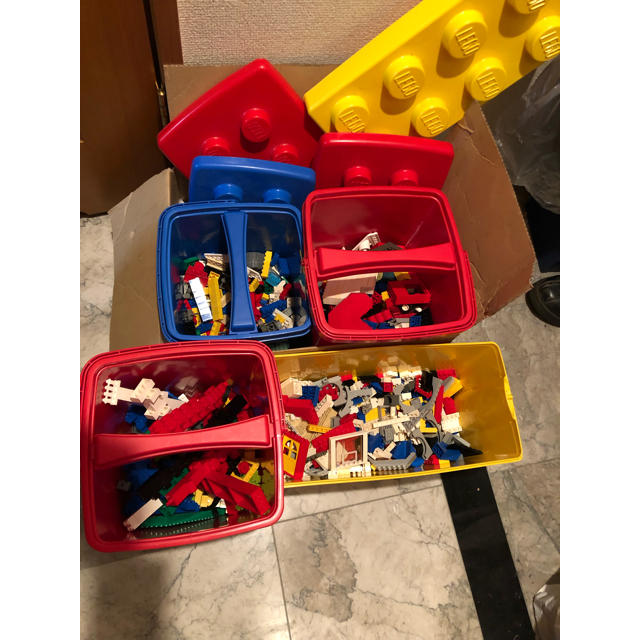 レゴ 青バケツ1つ、赤バケツ2つ、黄バケツ1つの計4つ