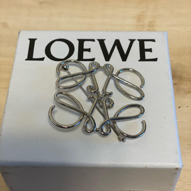 【国内正規品】LOEWE ブローチ Silver Broochアクセサリー