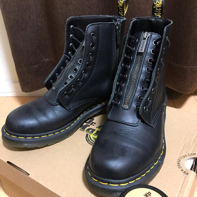 日本未発売モデル!インサイドジップ!ドクターマーチン20ホール 値札
