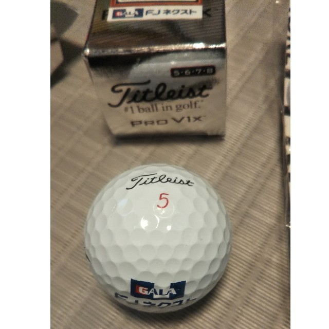 Titleist(タイトリスト)のTitleist (タイトリスト) ゴルフボール(PRO V1x) ティー付き スポーツ/アウトドアのゴルフ(その他)の商品写真