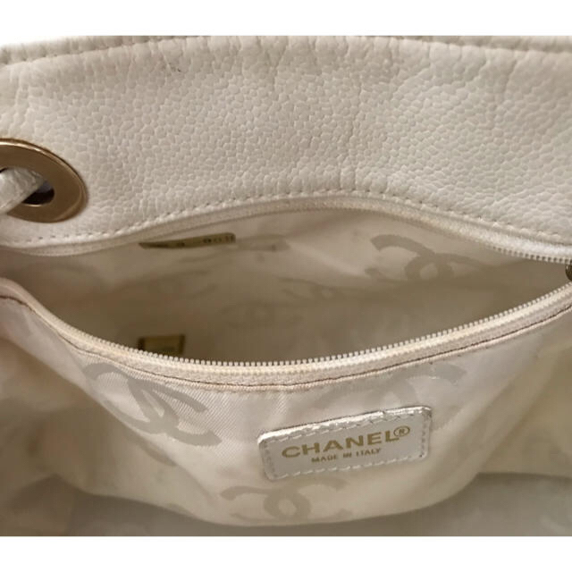 CHANEL(シャネル)のシャネル CHANEL トートバッグ キャビアスキン 白 巾着型 7番台 レディースのバッグ(ハンドバッグ)の商品写真