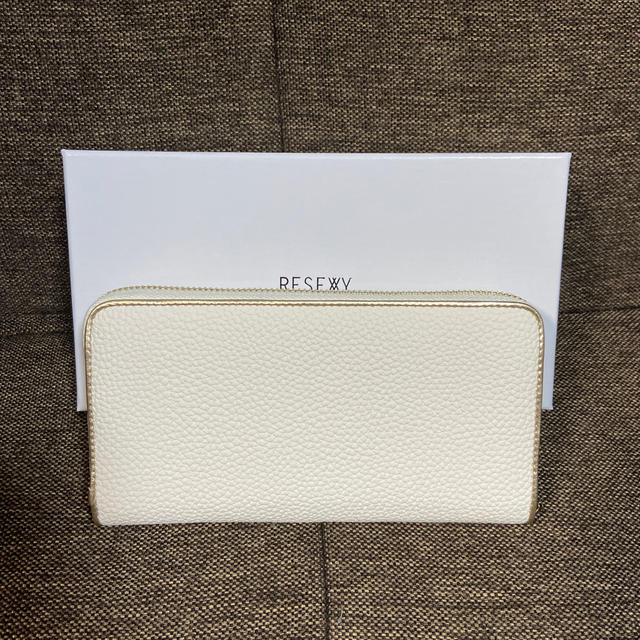 RESEXXY(リゼクシー)のリゼクシー✩新品未使用長財布✩ホワイト×ゴールド レディースのファッション小物(財布)の商品写真