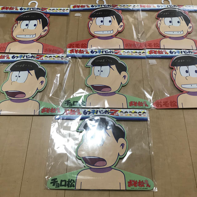 おそ松さん 6つ子ハンガー 新品 未使用 7個セットの通販 By タケ S Shop ラクマ