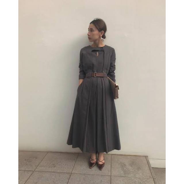 Ameri VINTAGE(アメリヴィンテージ)のAmeri  BELTED TUCK PLEATS DRESS レディースのワンピース(ロングワンピース/マキシワンピース)の商品写真