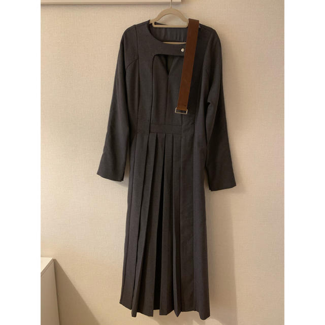 Ameri VINTAGE(アメリヴィンテージ)のAmeri  BELTED TUCK PLEATS DRESS レディースのワンピース(ロングワンピース/マキシワンピース)の商品写真