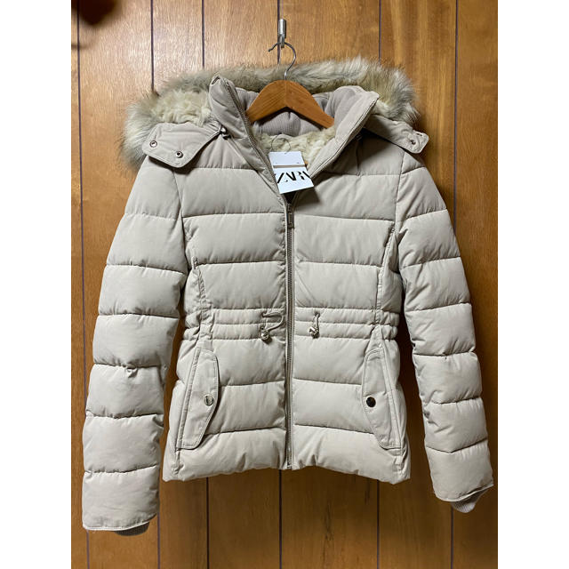ZARA - 【ZARA】ショート丈 ファー ダウンジャケット ベージュの ZARA - 【ZARA】ショート丈 ファー ダウンジャケット ベージュの