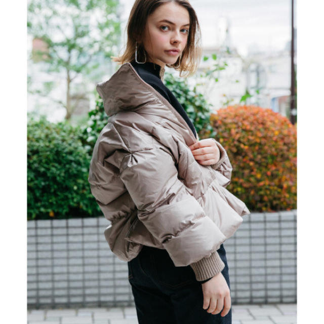 Ameri VINTAGE(アメリヴィンテージ)のAMERI STAND COLLAR DOWN JACKET レディースのジャケット/アウター(ダウンジャケット)の商品写真