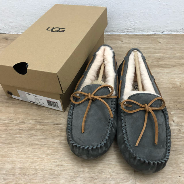 新品 UGG モートン モカシン ダコタ-