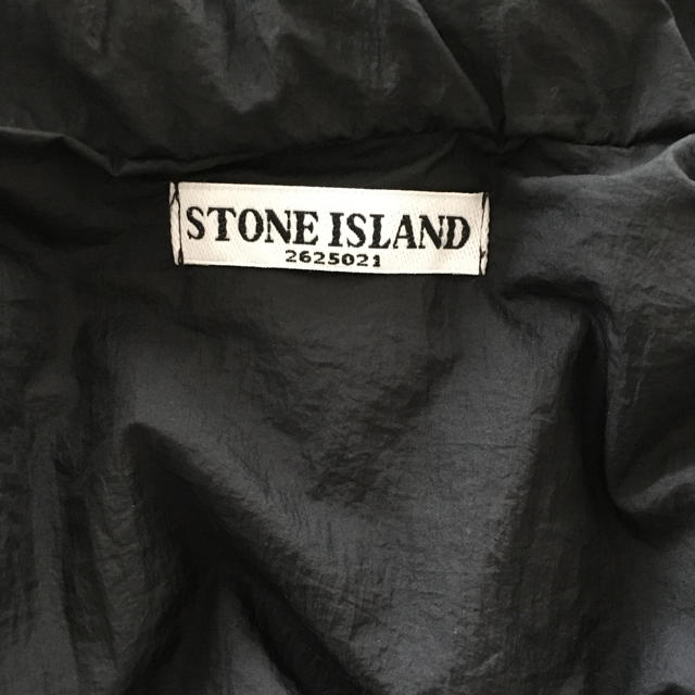 STONE ISLAND(ストーンアイランド)のストーンアイランド　ダウンベスト　5日までに売れなければ削除 メンズのジャケット/アウター(ダウンベスト)の商品写真