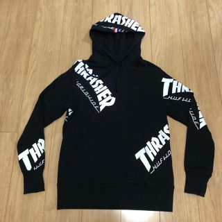 ハフ(HUF)のHUF  THRASHER  コラボパーカー  黒  Sサイズ(パーカー)