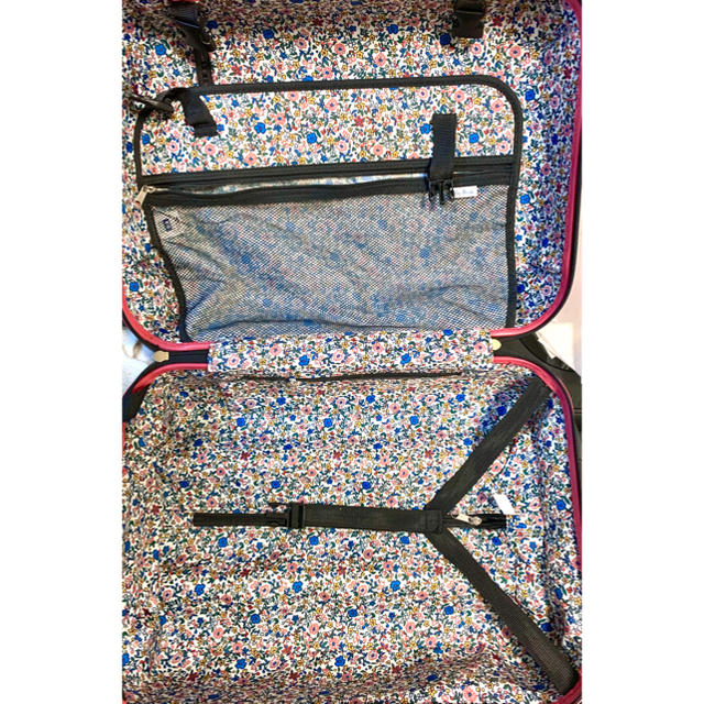 スーツケース  キャリーケース　ピンク　花柄 レディースのバッグ(スーツケース/キャリーバッグ)の商品写真