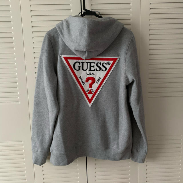 GUESS(ゲス)のGUESS パーカー　 レディースのトップス(パーカー)の商品写真