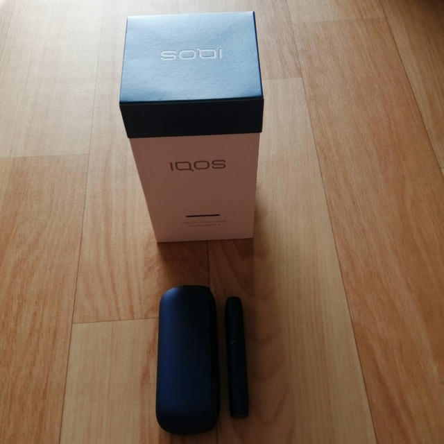 IQOS(アイコス)のiQOS3 新古品 送料無料 おまけつき メンズのファッション小物(タバコグッズ)の商品写真
