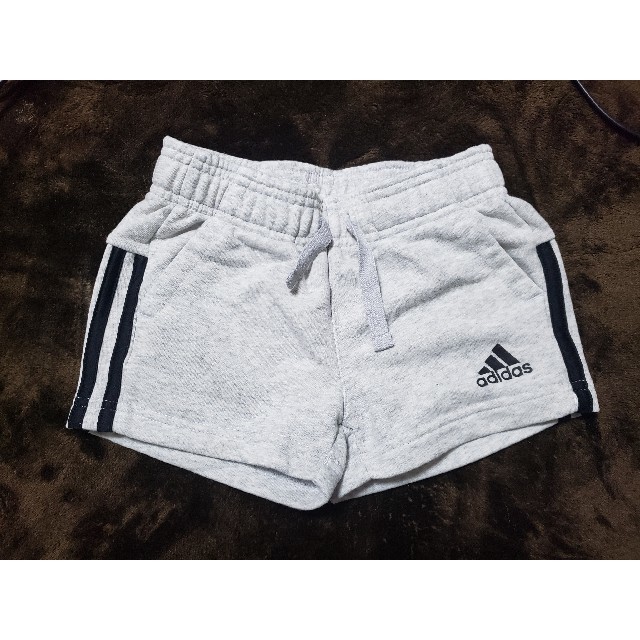 adidas(アディダス)のアディダス 短パン キッズ/ベビー/マタニティのキッズ服女の子用(90cm~)(パンツ/スパッツ)の商品写真