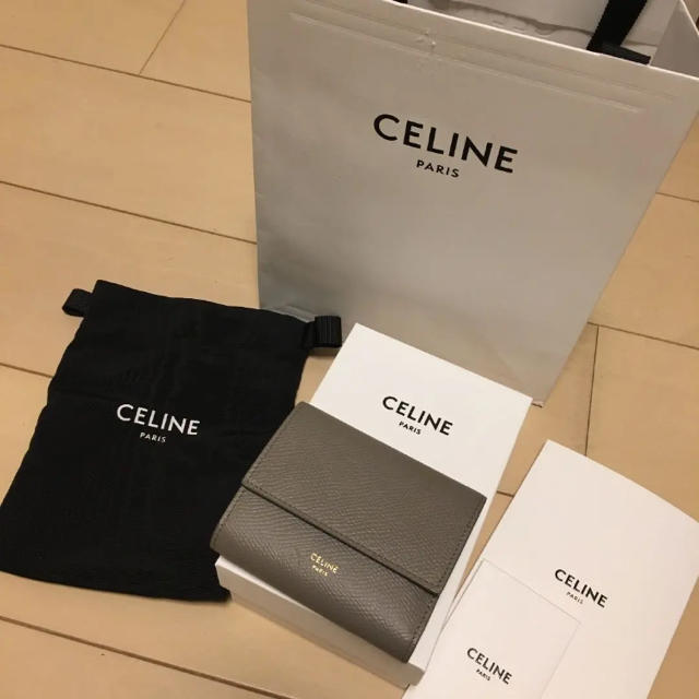 celine   セリーヌ スモール トリフォールドウォレット ペブル 財布 三