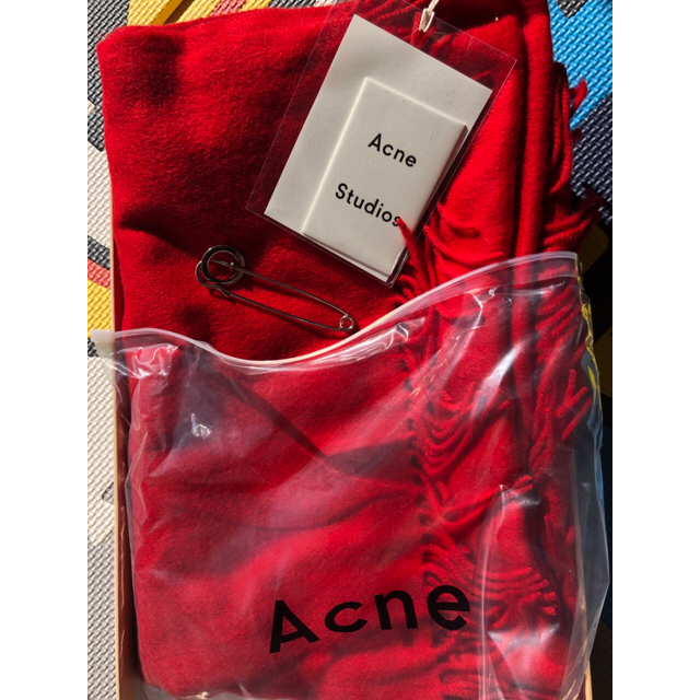 ACNE(アクネ)の値下げ acne アクネ　マフラー　箱あり レディースのファッション小物(マフラー/ショール)の商品写真