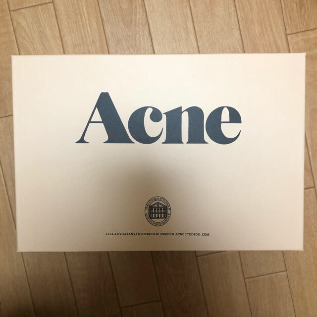 ACNE(アクネ)の値下げ acne アクネ　マフラー　箱あり レディースのファッション小物(マフラー/ショール)の商品写真